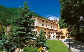 Leo Hotel