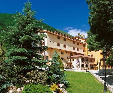 Leo Hotel Leonessa Exterior foto